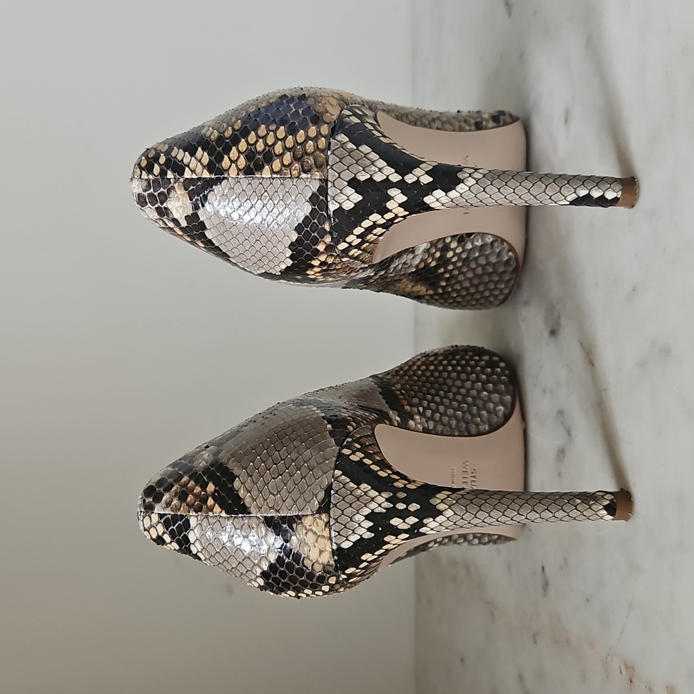 STUART WEITZMAN: Gorgeous Pointed Toe Python Heels - Picture 5 of 8